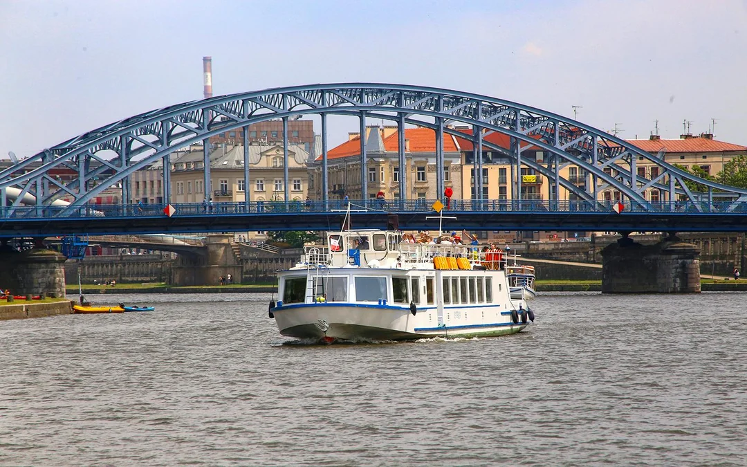 From Krakow: Vistula River Sightseeing Cruise to Tyniec Image 1