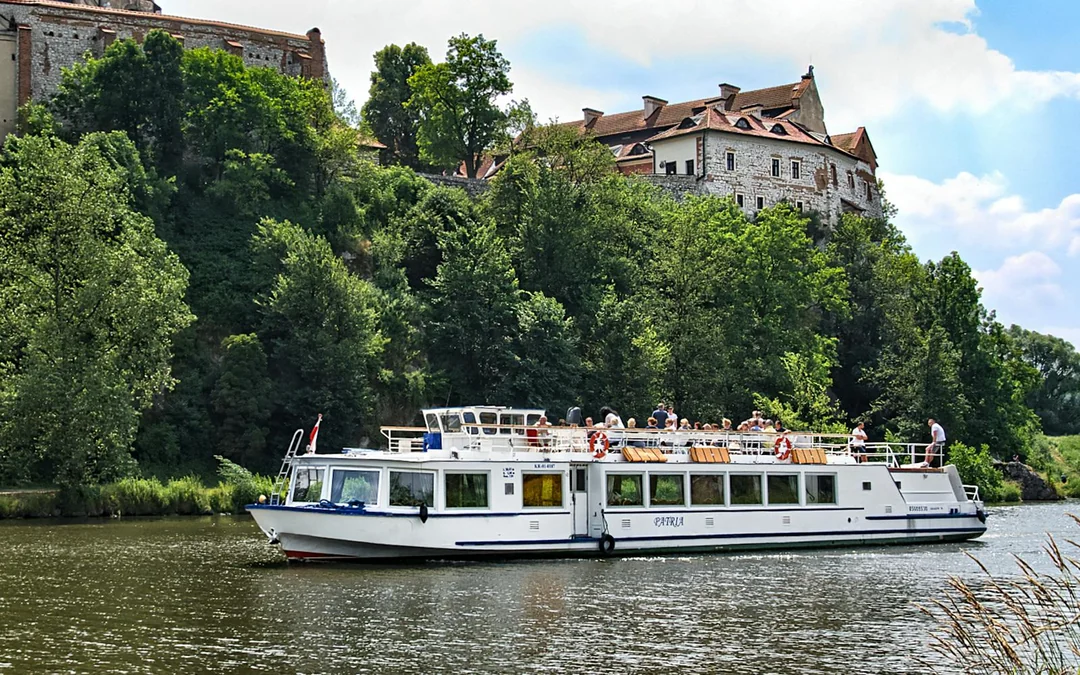 From Krakow: Vistula River Sightseeing Cruise to Tyniec Image 2