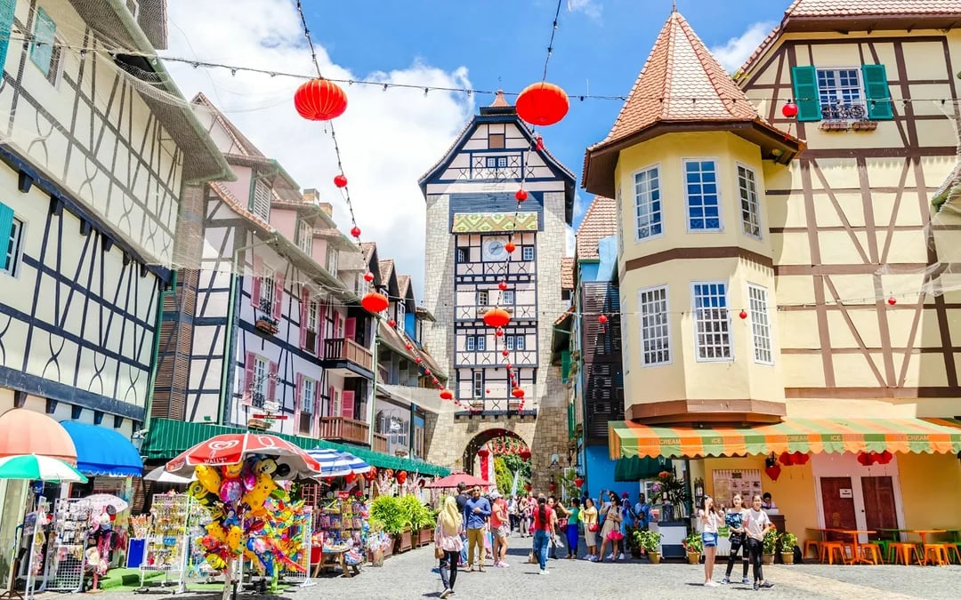 From Kuala Lumpur: Bukit Tinggi French Village and Genting Highlands Day Trip with Awana Skyway Cable Car Image 10