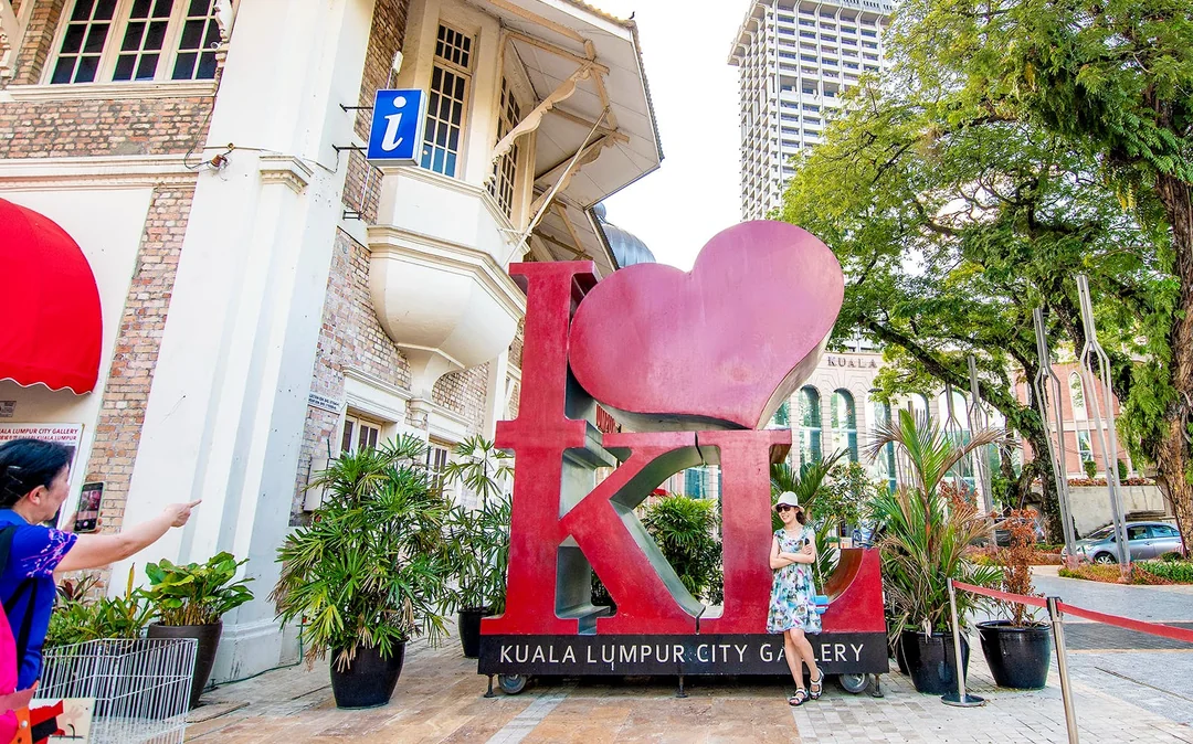 From Kuala Lumpur: Day Tour of Batu Caves & Kuala Lumpur City with Transfers Image 3