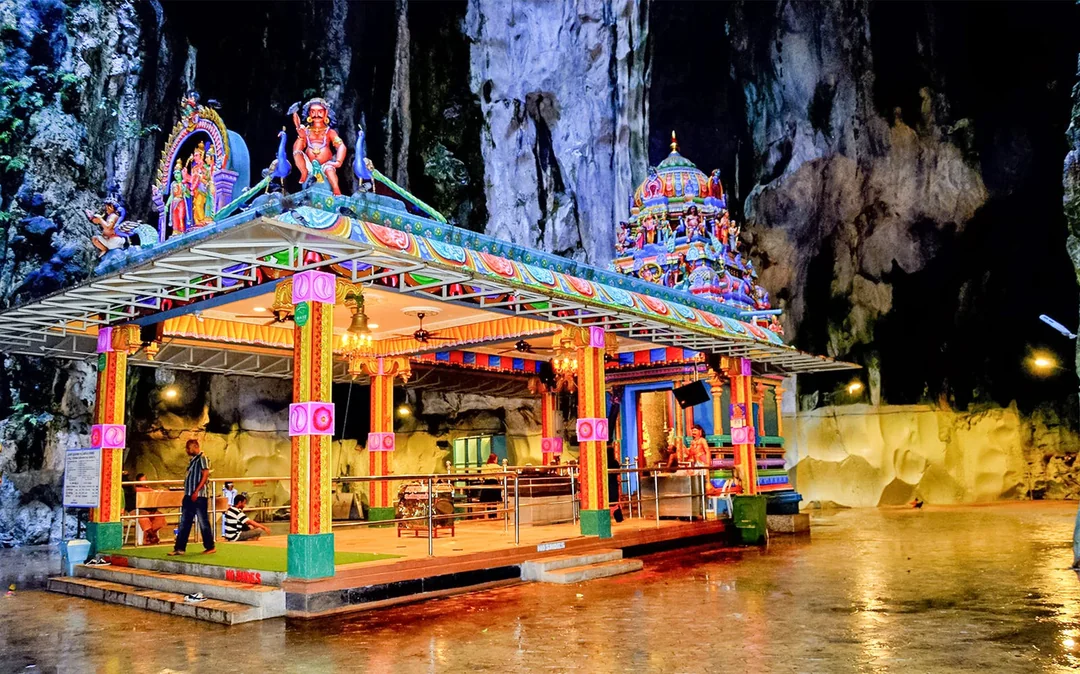 From Kuala Lumpur: Full-Day Tour of Batu Caves & Colmar Tropicale with Transfers Image 11