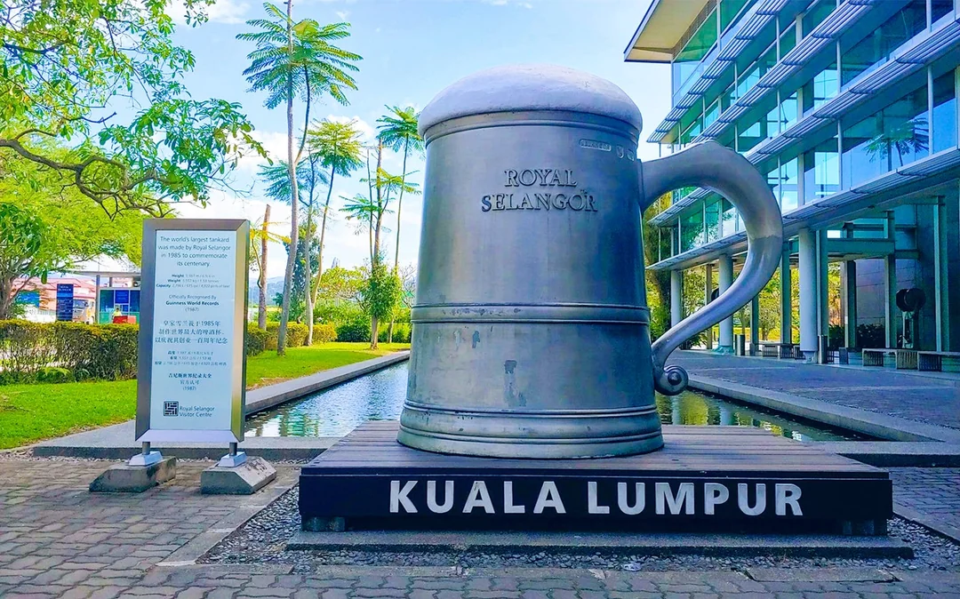From Kuala Lumpur: Full-Day Tour of Batu Caves & Colmar Tropicale with Transfers Image 5