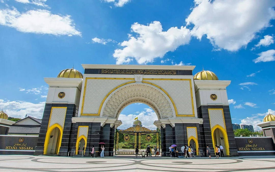 From Kuala Lumpur: Private Day Tour of Batu Caves, Kuala Lumpur City & Putrajaya with Transfers Image 4