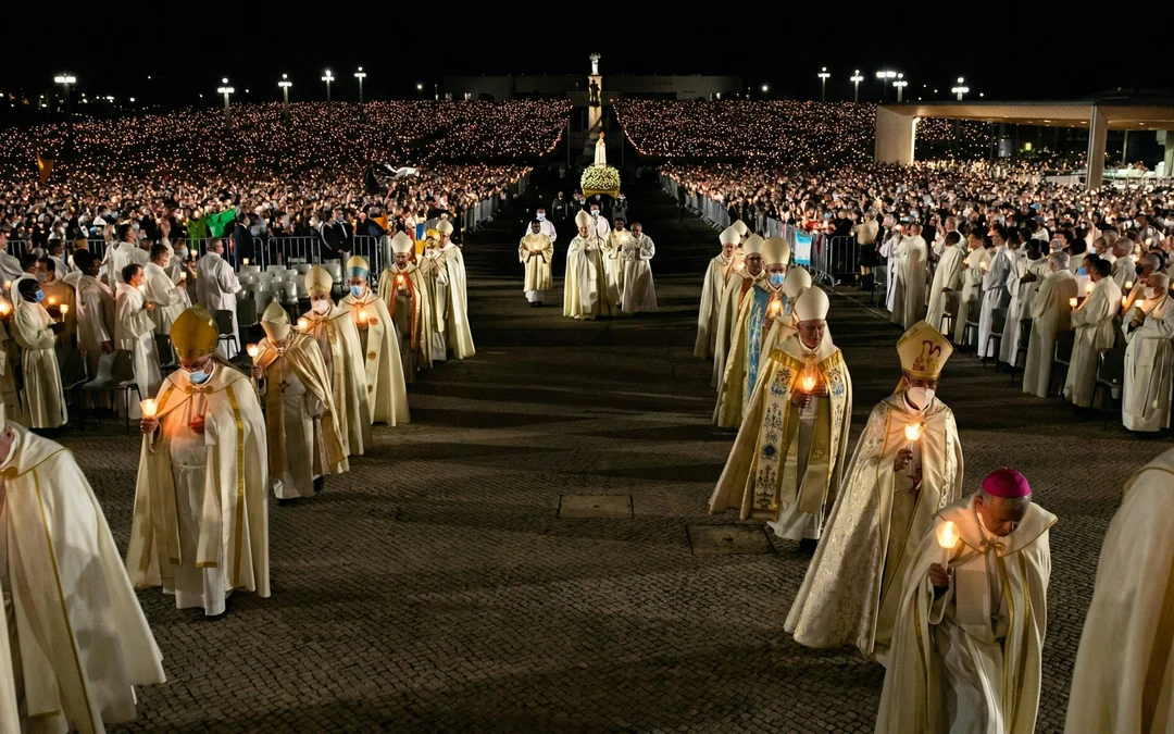 From Lisbon: Fatima Night Pilgrimage Tour with Candlelight Procession Image 3