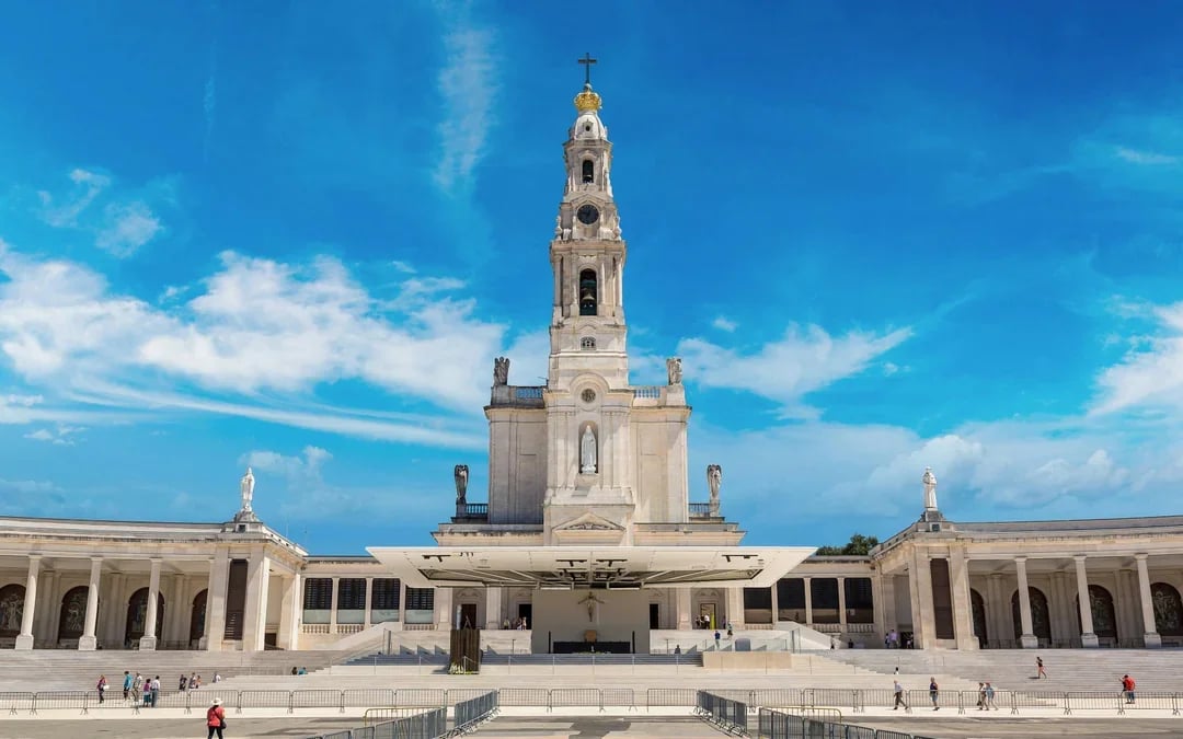 From Lisbon: Fatima, Óbidos, Nazaré & Batalha Day Trip Image 1