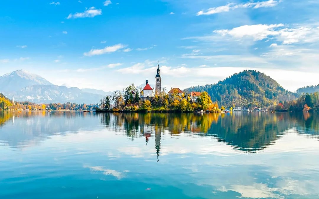 From Ljubljana: Lake Bled & Bohinj Tour with Savica Waterfall
 Image 5