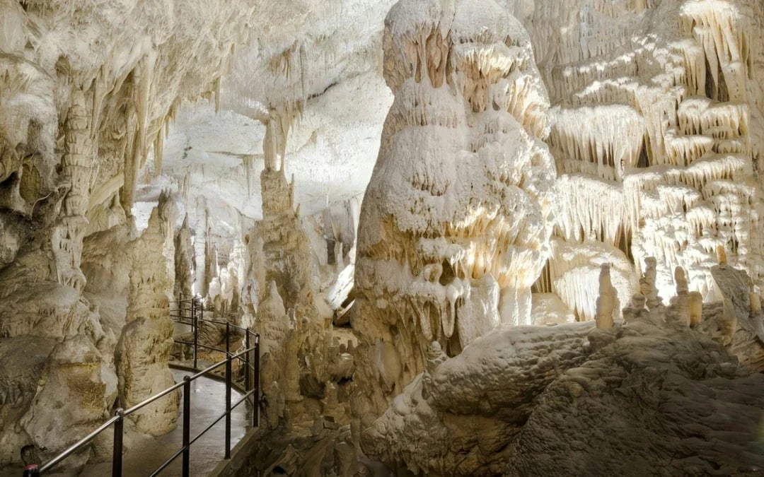 From Ljubljana: Postojna Cave & Predjama Castle Guided Tour Image 3