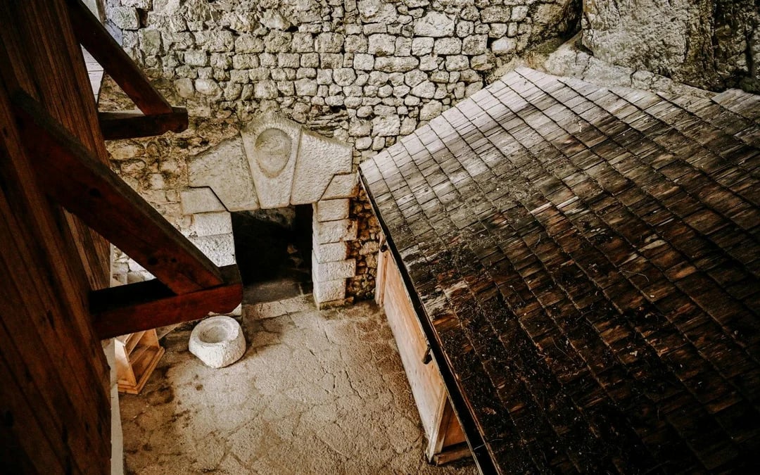 From Ljubljana: Postojna Cave & Predjama Castle Guided Tour Image 5