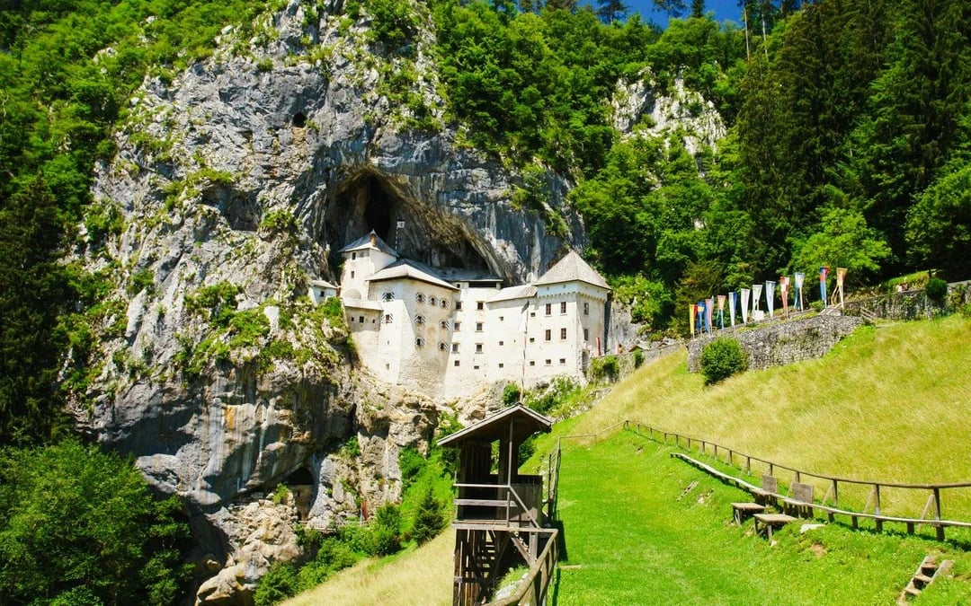 From Ljubljana: Postojna Cave, Predjama Castle and Piran Tour Image 4