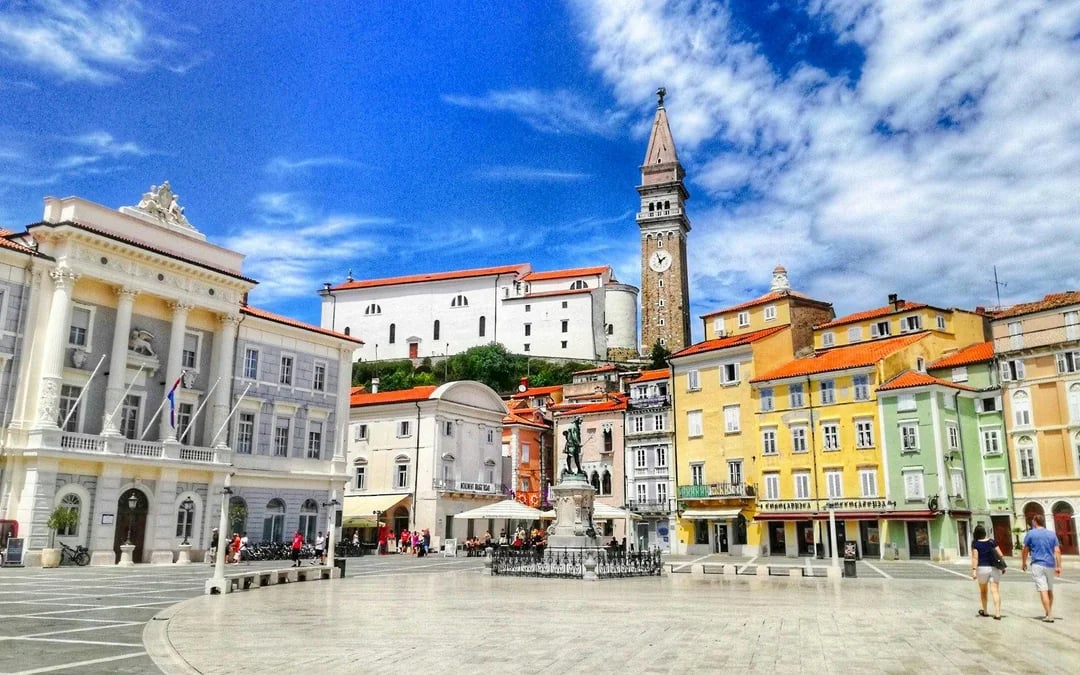 From Ljubljana: Postojna Cave, Predjama Castle and Piran Tour Image 5