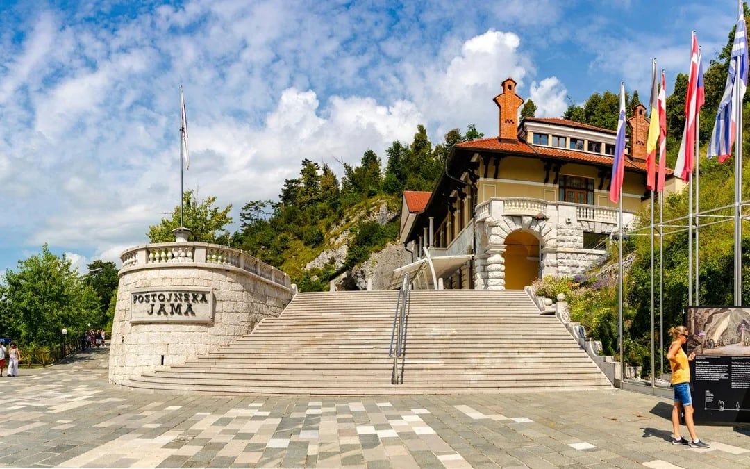 From Ljubljana: Postojna Cave, Predjama Castle and Piran Tour Image 6