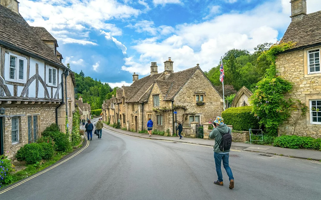 From London: Cotswolds Guided Day Tour Image 2