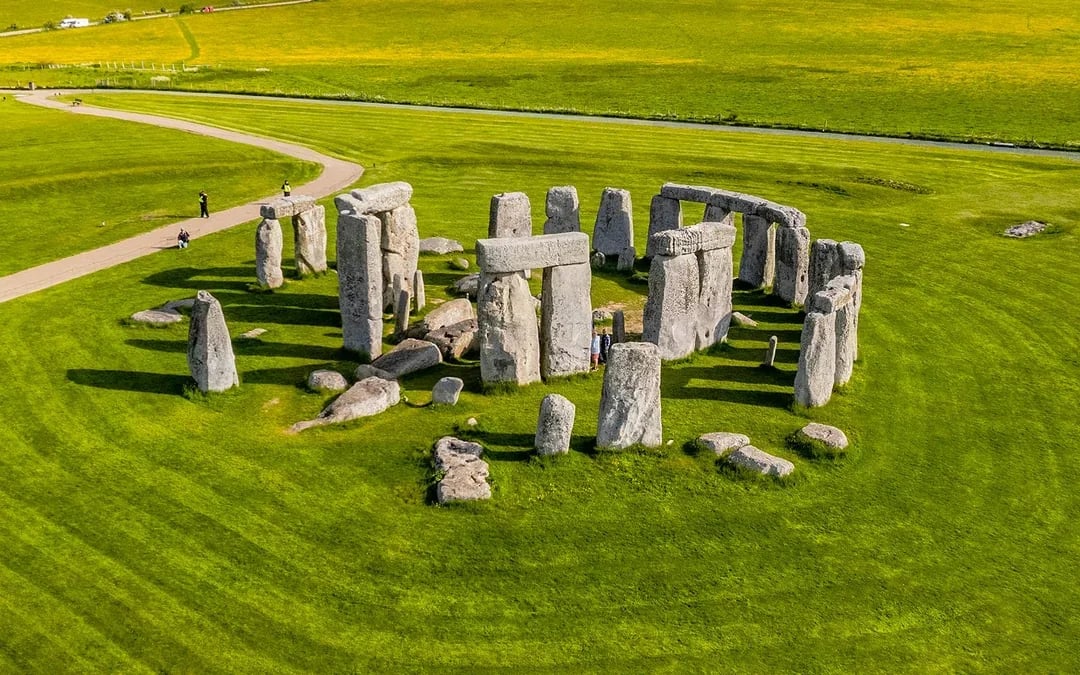 From London: Exclusive Entry to Stonehenge Inner Circle & Windsor Tour Image 10