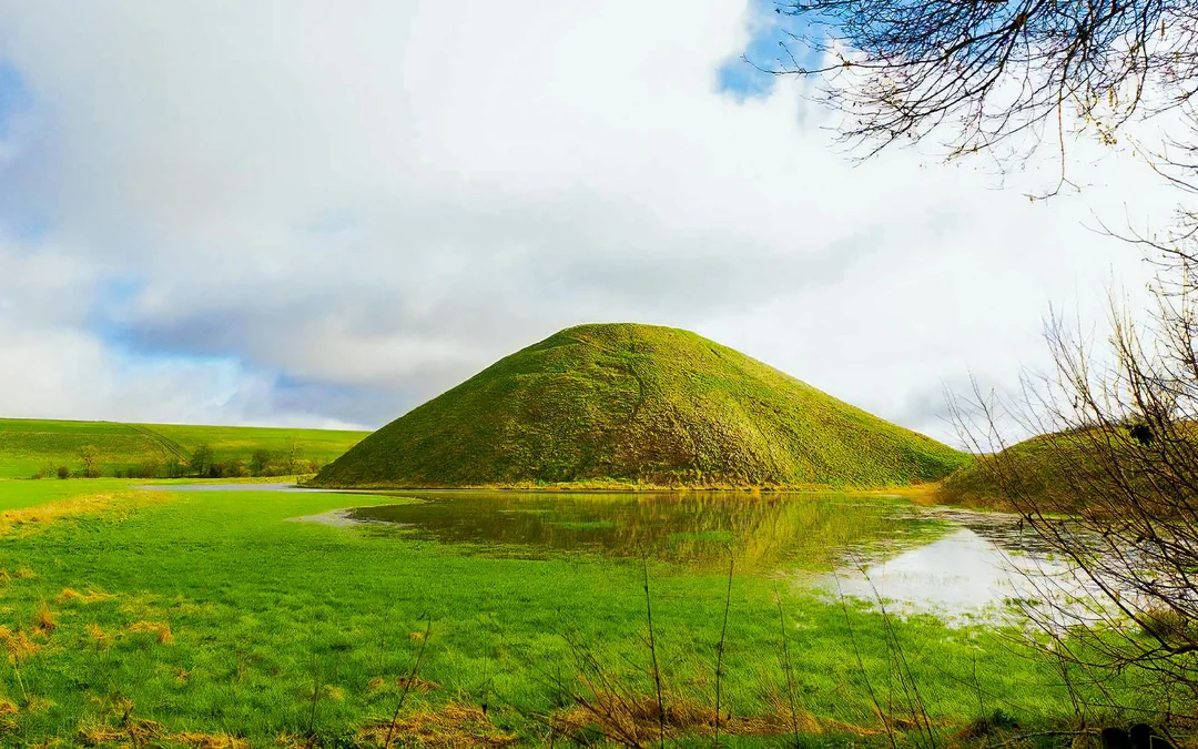 From London: Full-Day Guided Small-Group Tour of Stonehenge & Avebury Image 5