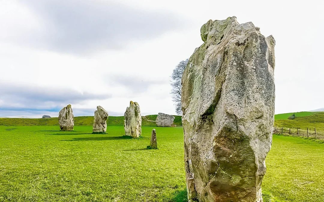 From London: Full-Day Guided Small-Group Tour of Stonehenge & Avebury Image 6