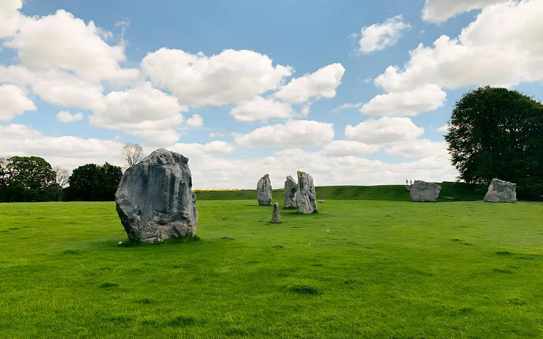 From London: Full-Day Guided Small-Group Tour of Stonehenge & Avebury Image 9