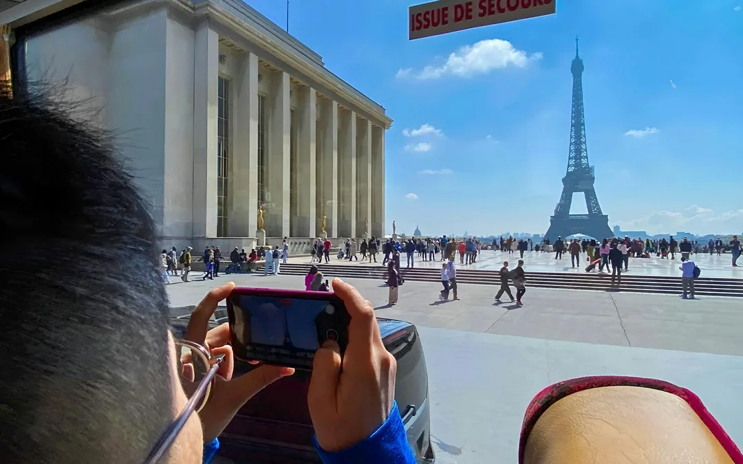 From London: Luxury Escorted Paris Day Trip with Bateaux Parisiens Lunch Cruise Image 3