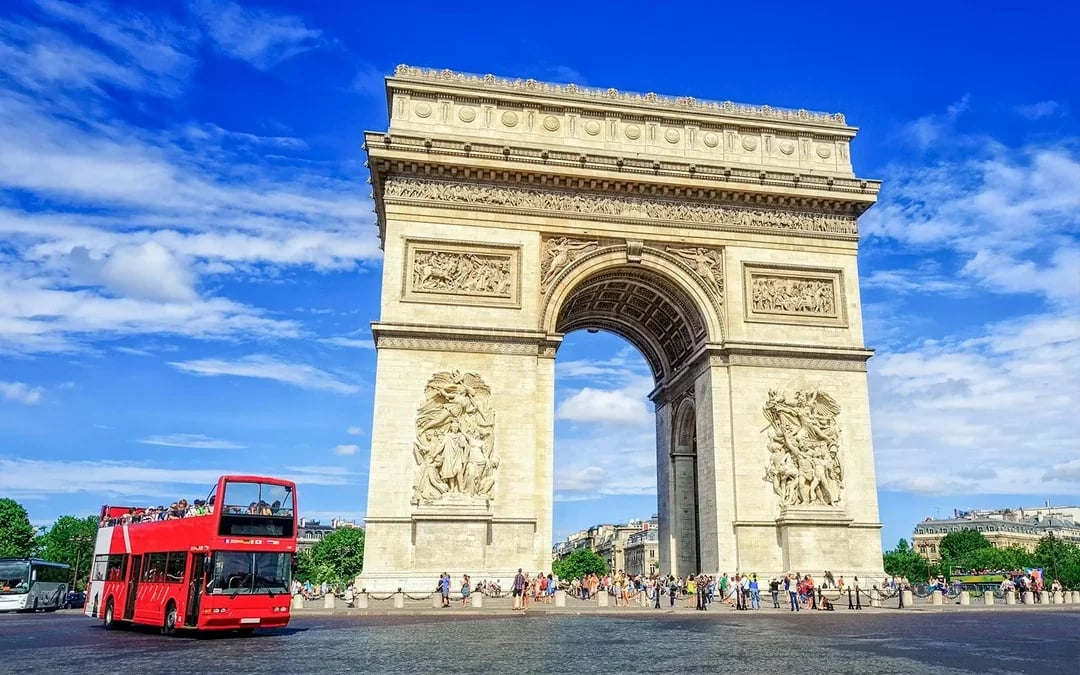 From London: Paris Explorer Day Trip by Rail with Sightseeing Bus Image 5
