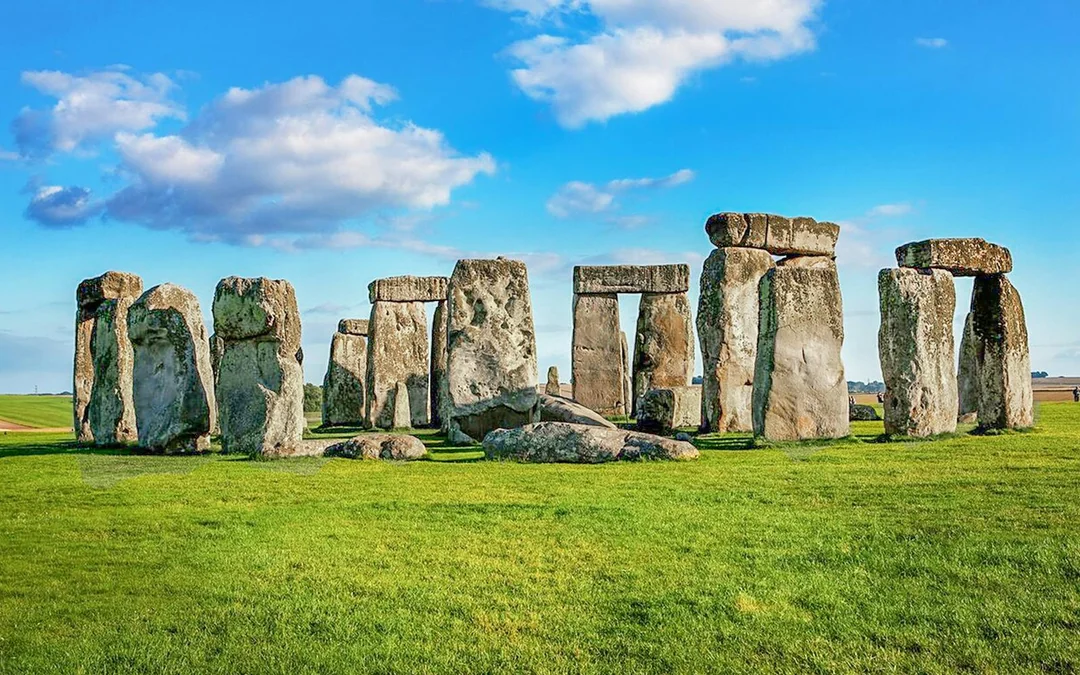 From London: Stonehenge and Bath Day Trip Image 2
