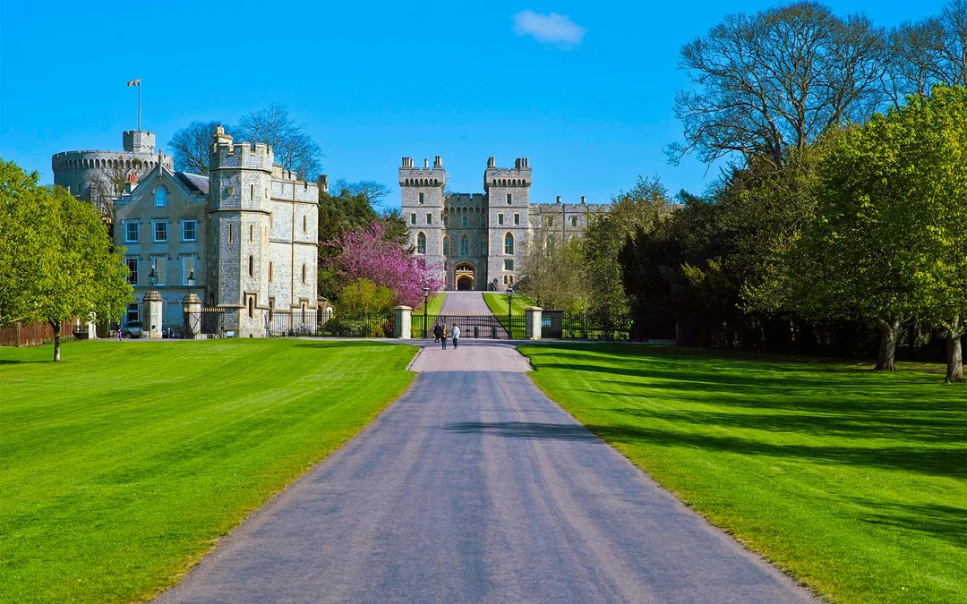 From London: Stonehenge, Windsor, and Bath Small Group Day Trip Image 2