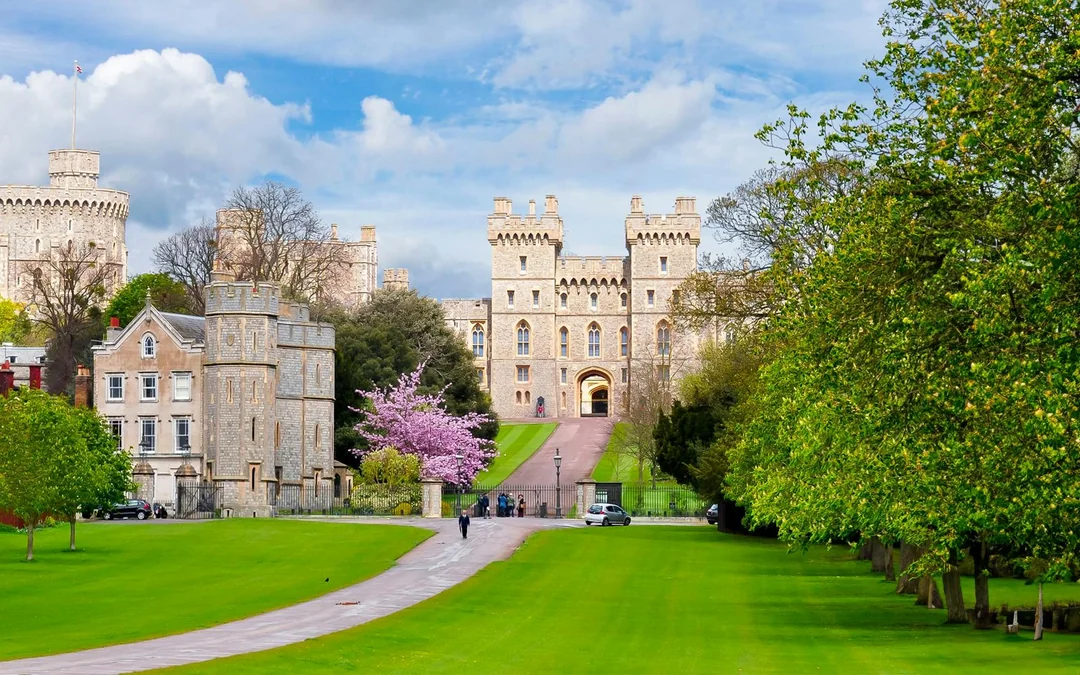 From London: Stonehenge, Windsor & Oxford Full-Day Trip Image 2