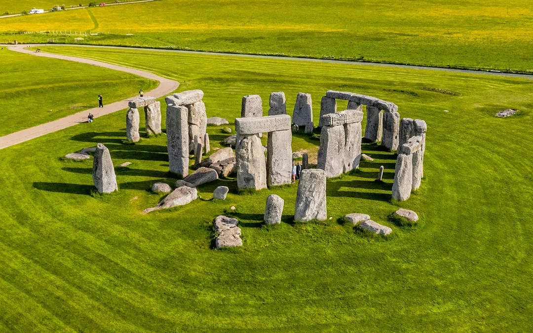 From London: Stonehenge, Windsor Castle & Bath Full-Day Trip Image 1