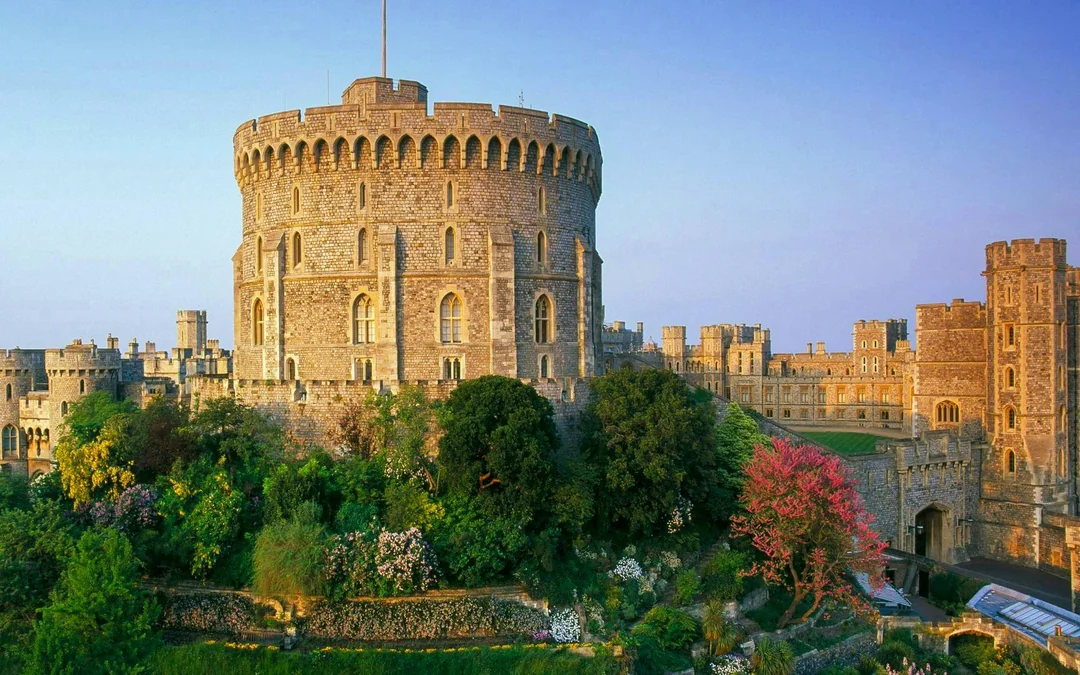 From London: Windsor Castle & Oxford Small-Group Tour Image 2