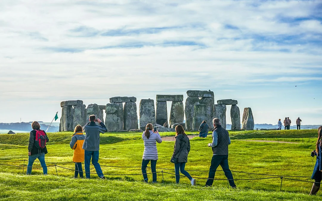 From London: Windsor Castle, Stonehenge & Bath Guided Tour with Access to Roman Bath Image 2