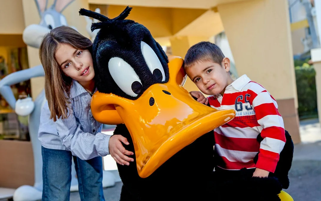 From Madrid: Full-Day Trip to Parque Warner Beach with Round-Trip Transfers Image 3