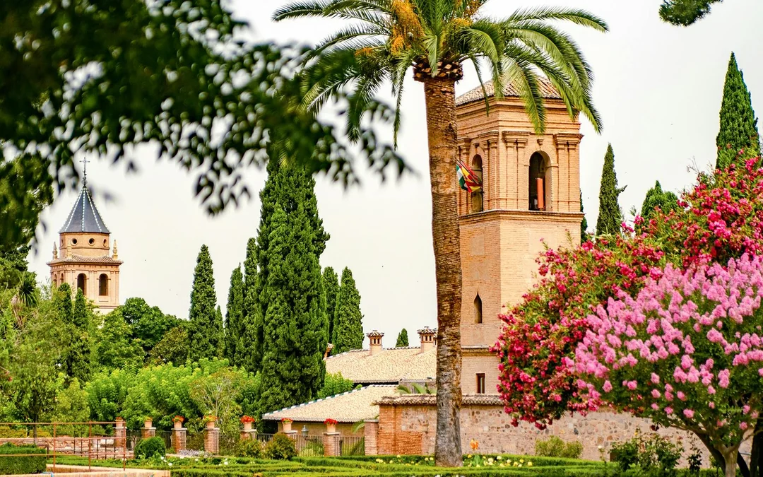 From Málaga: Alhambra Guided Tour with Entry Tickets Image 12