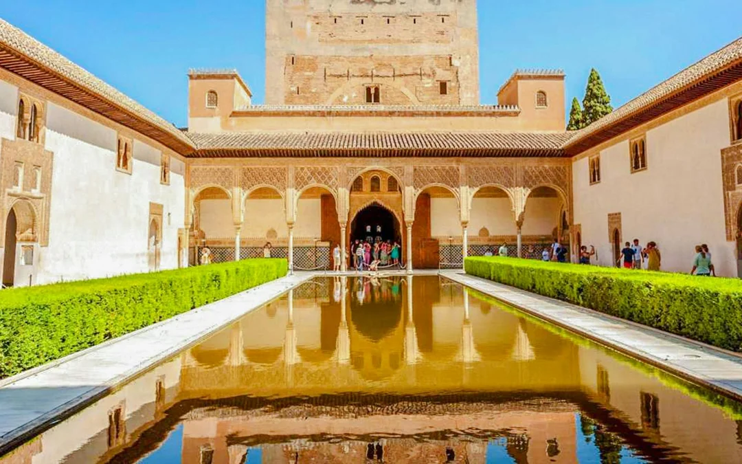 From Málaga: Alhambra Guided Tour with Entry Tickets Image 4