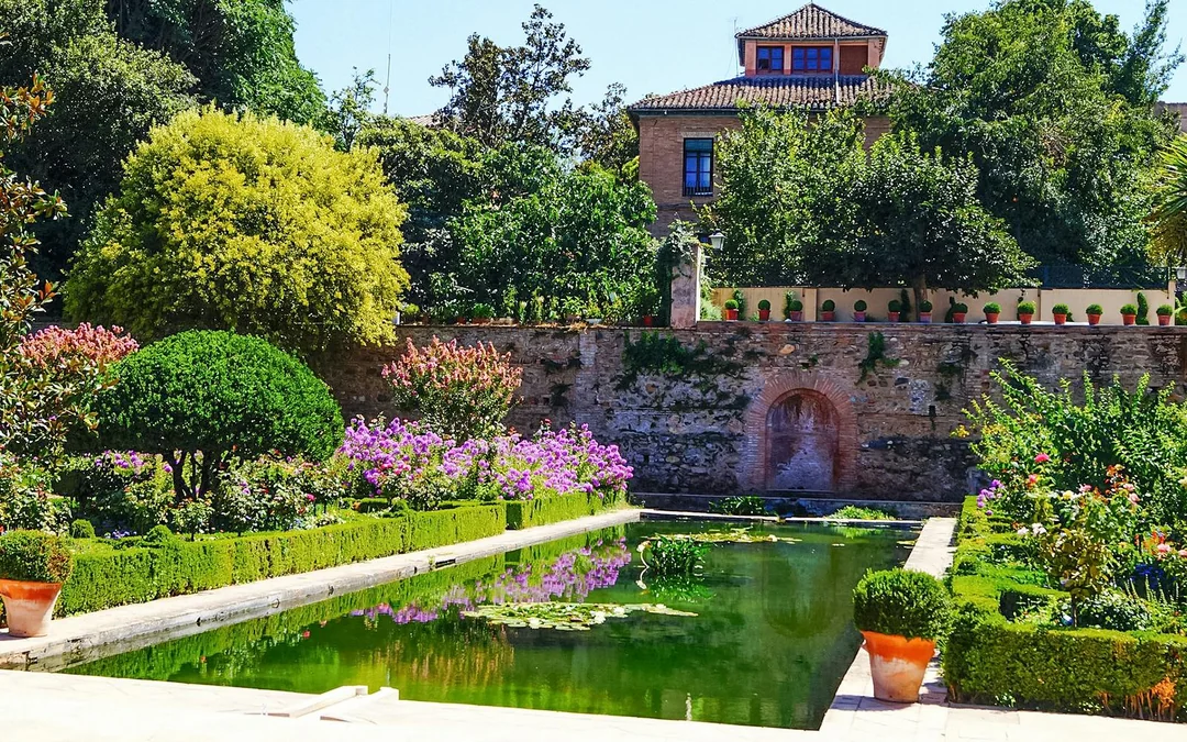 From Málaga: Alhambra Guided Tour with Entry Tickets Image 5