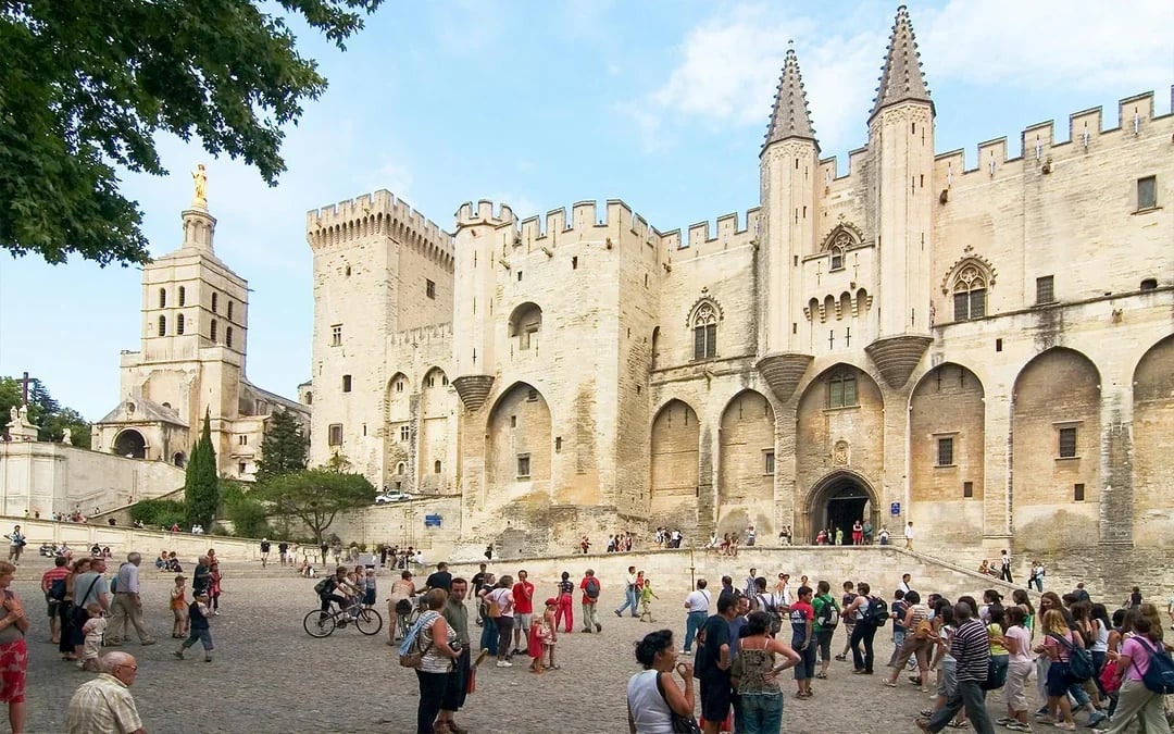 From Marseille: Pont du Gard, Avignon & Châteauneuf-du-Pape Day Trip with Wine Tasting Image 8