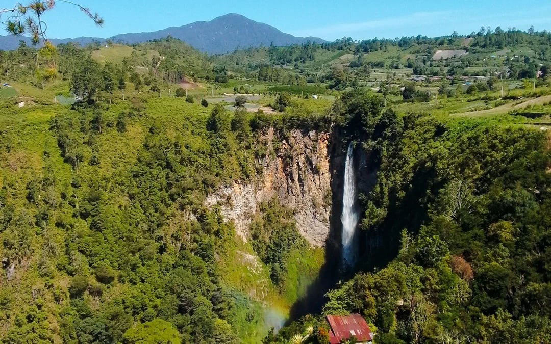 From Medan: Mount Sibayak Sunrise Hike with Hot Spring and Sipiso-Piso Waterfall Image 6