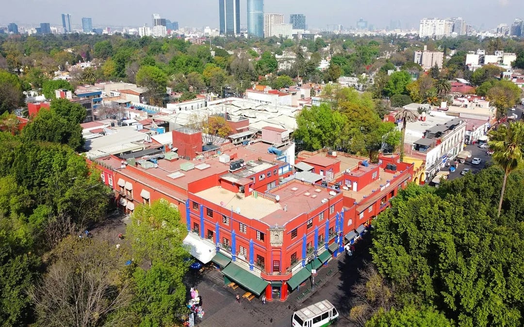 From Mexico City: Frida Kahlo Red House, Coyoacán & Xochimilco Tour with Hotel Pick-Up Image 3