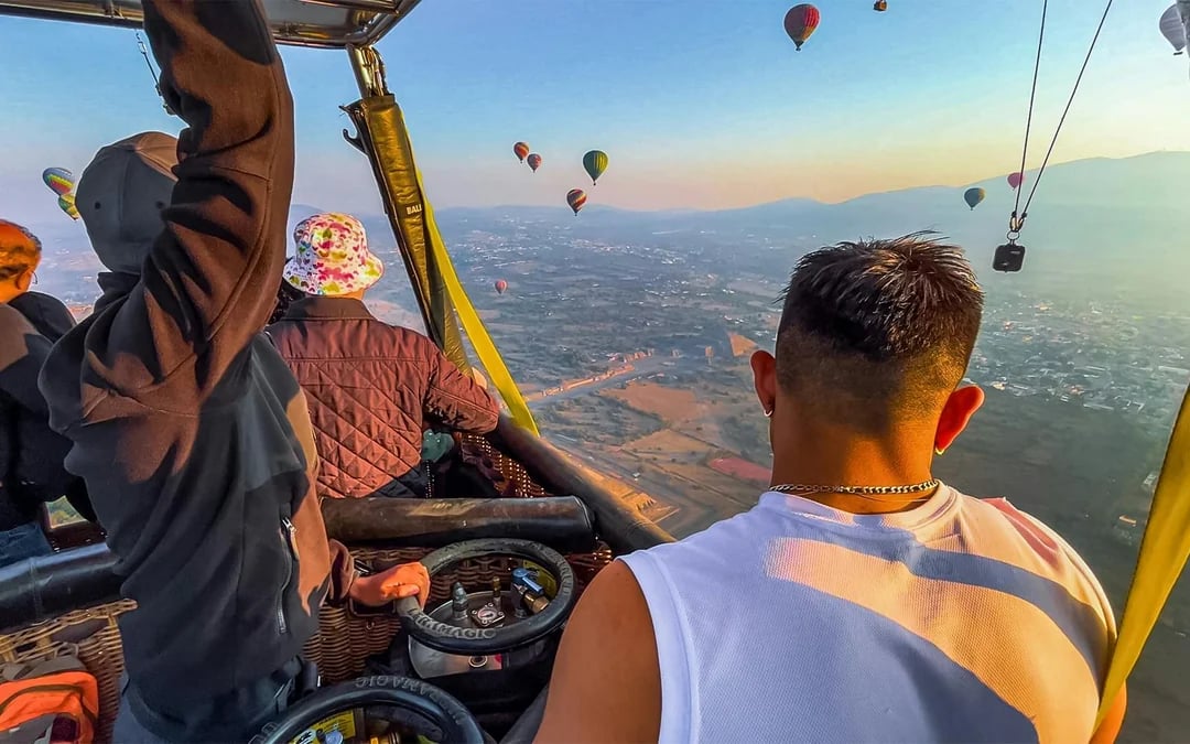 From Mexico City: Premium Hot Air Balloon Flight With Guided Tour of Teotihuacán & Basilica Visit Image 2