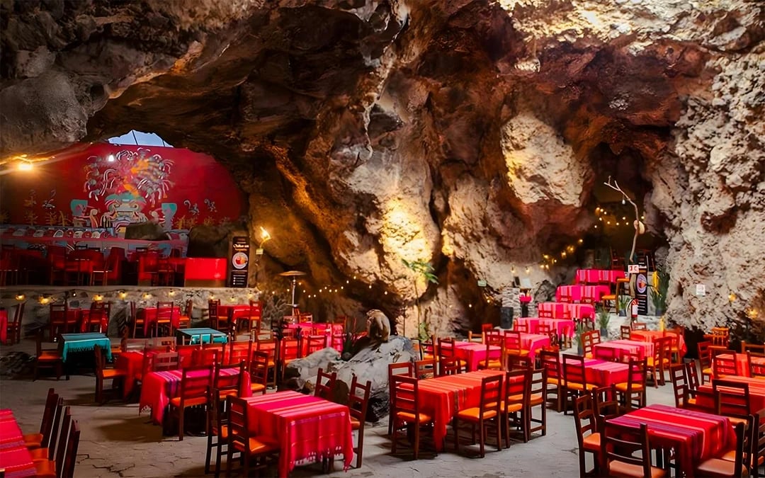 From Mexico City: Teotihuacán Hot Air Balloon Flight with Cave Breakfast Image 4