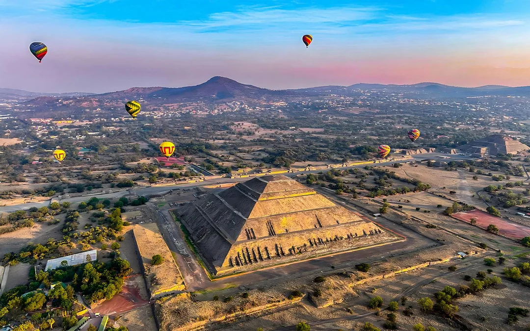 From Mexico City: Teotihuacán Hot Air Balloon Flight with Gourmet Breakfast and Pyramids Tour Image 2
