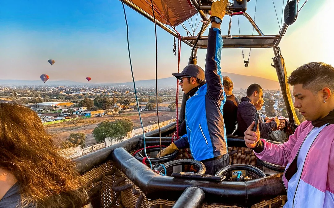 From Mexico City: Teotihuacán Hot Air Balloon Flight with Gourmet Breakfast and Pyramids Tour Image 3