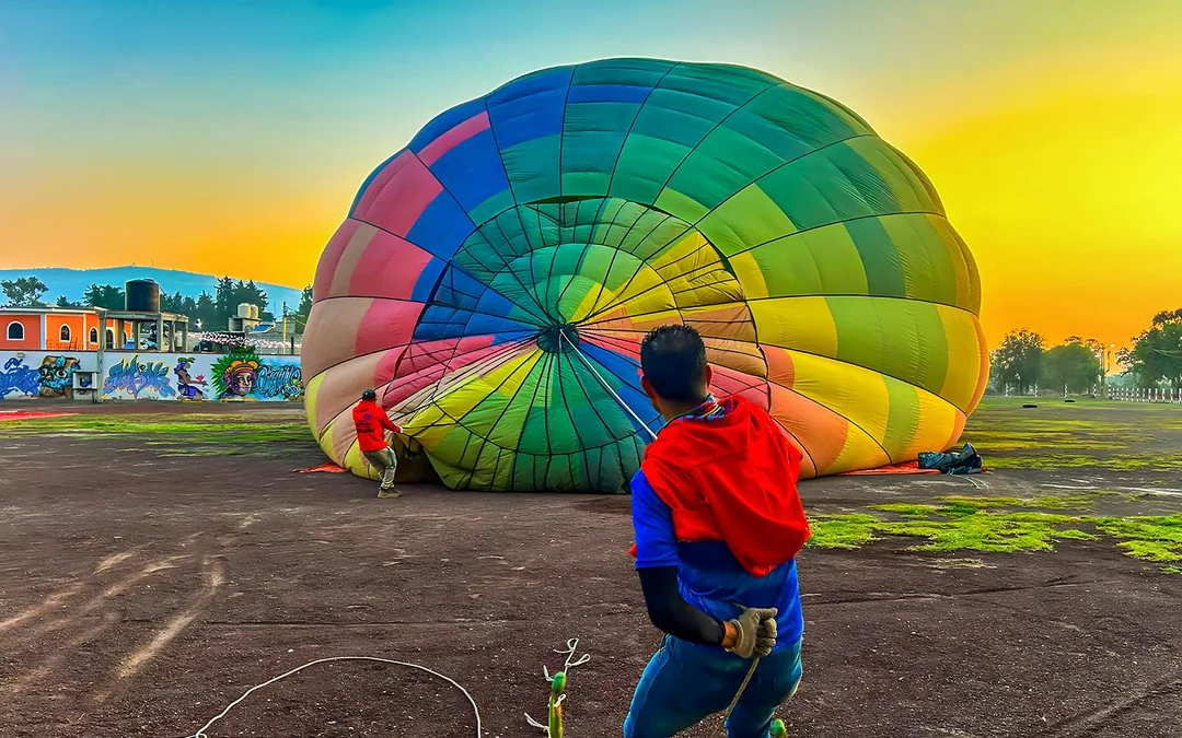 From Mexico City: Teotihuacán Hot Air Balloon Flight with Gourmet Breakfast and Pyramids Tour Image 8