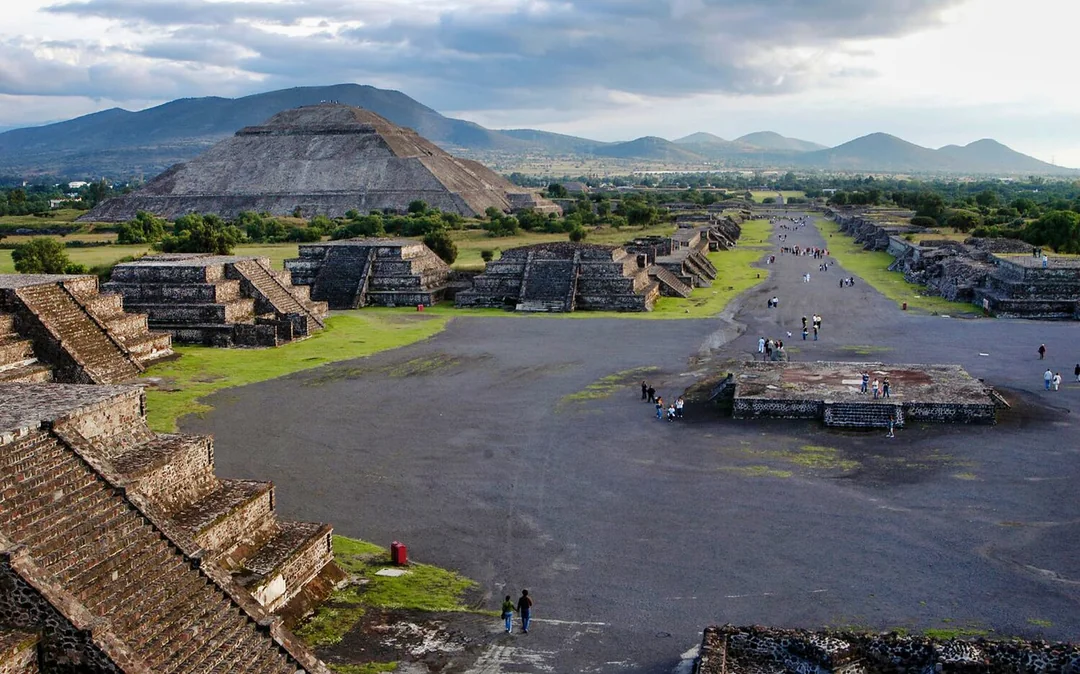 From Mexico City: Teotihuacán, Plaza de las Tres Culturas & Acolman Guided Day Trip Image 2