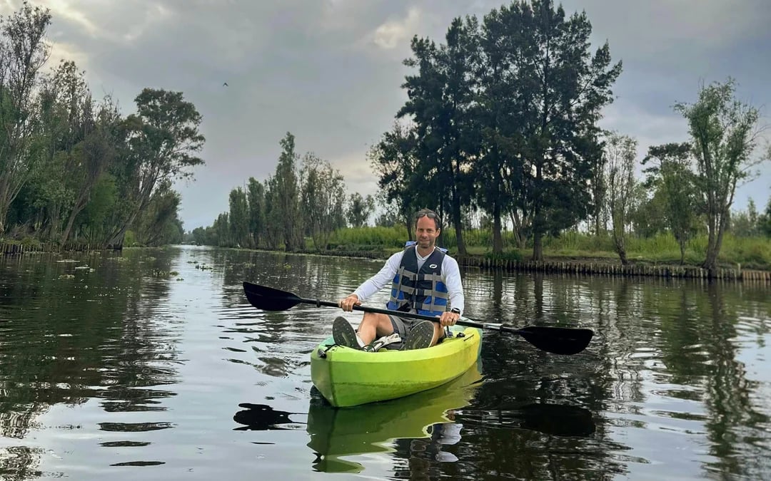 From Mexico City: Xochimilco Canals Small-Group Guided Kayak Tour with Local Guide Image 2