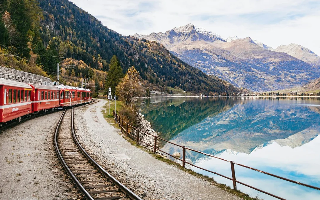 From Milan: St. Moritz-Tirano Day Trip with Lake Como Cruise & Bernina Red Train Image 4