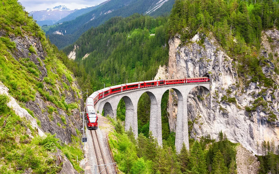 From Milan: St. Moritz-Tirano Day Trip with Lake Como Cruise & Bernina Red Train Image 5