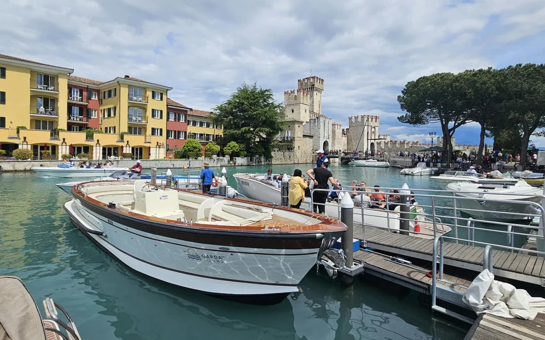 From Milan: Verona and Sirmione Day Trip with Private Lake Garda Boat Cruise Image 11