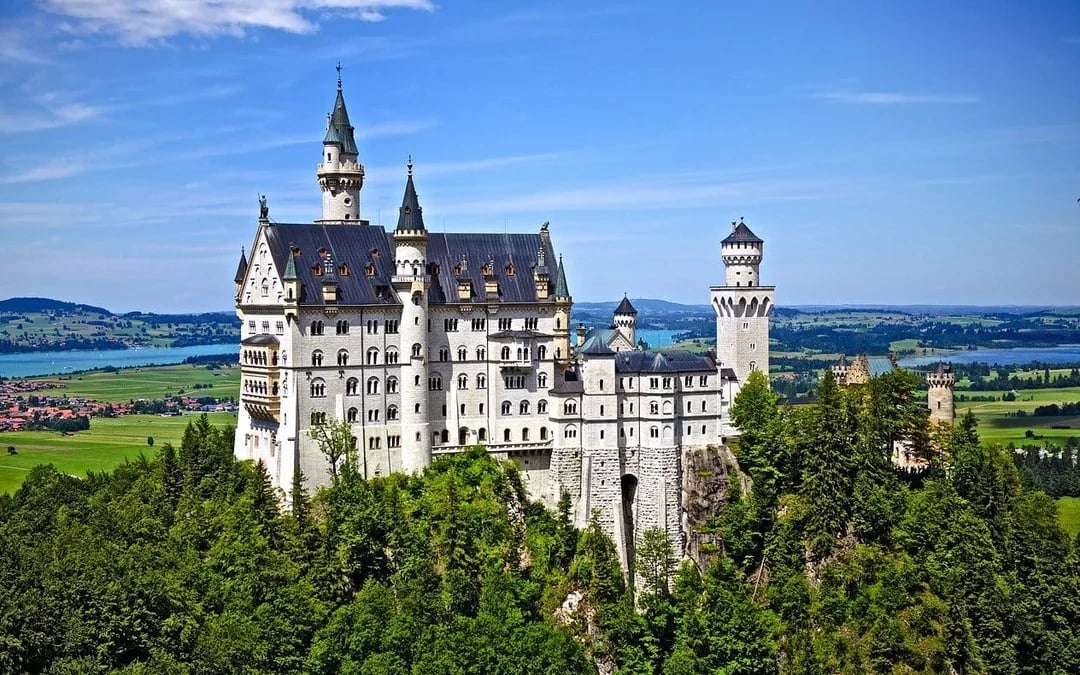 From Munich: Neuschwanstein & Hohenschwangau Castles Full-Day Guided Tour Image 1