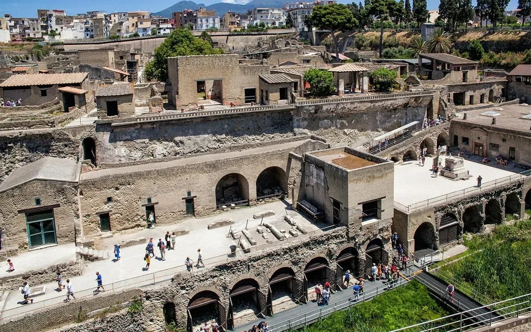 From Naples: Mount Vesuvius & Herculaneum or Pompeii Day Trip Image 9