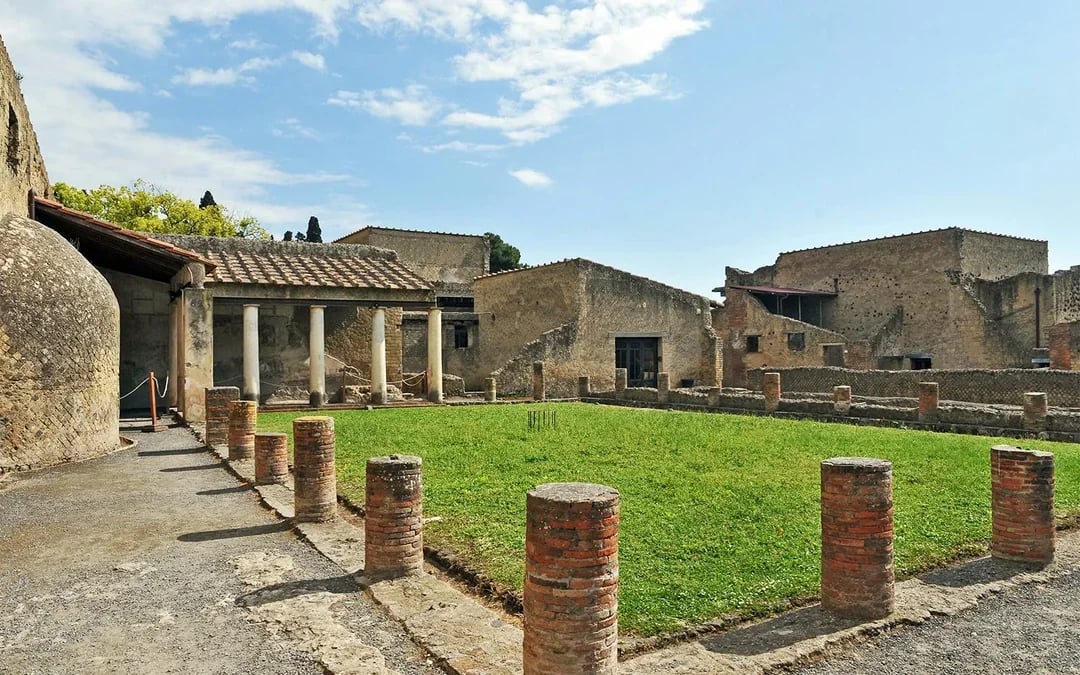 From Naples: Mount Vesuvius & Herculaneum or Pompeii Day Trip Image 10