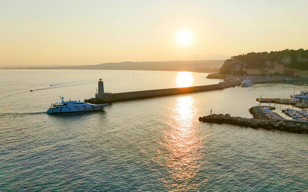 From Nice: Sunrise Boat tour with Breakfast and Snorkeling Image 8