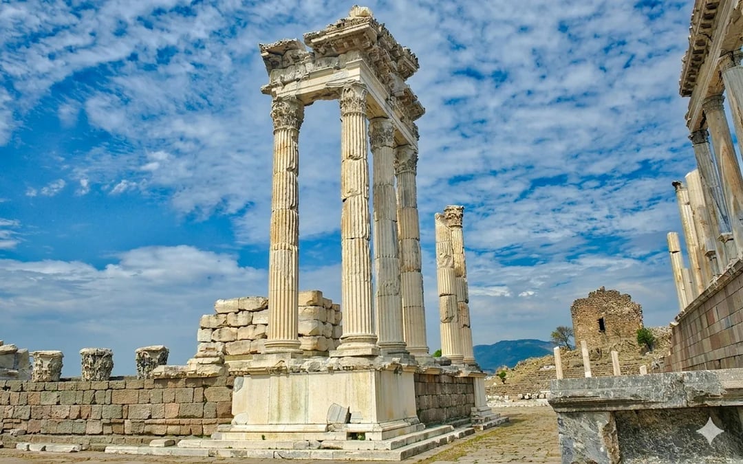From Pamukkale: Private Vehicle and Driver to Laodicea, Kaklik Cave and Lake Salda Image 4